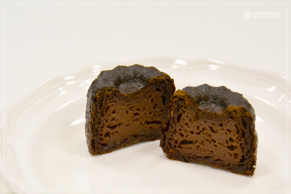 Introducing Ewha Snacks’ New Treats!
Plain, Matcha, and Chocolate Canelés – 3 flavors to choose from!
The perfect sweet pick-me-up when you need a sugar boost 💚

#ewhawomansuniversity #ewha #EWHA #UNIV