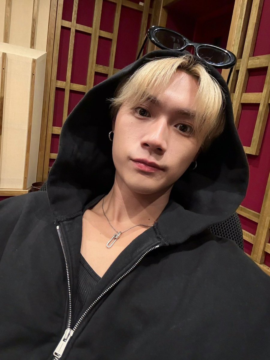 皆さんお疲れ様ですっ 昨日は一日中RECでした🎤 必ずみんなに喜んで