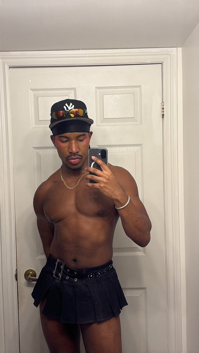 k1rikoux's tweet photo. pull up balls out in a mini skirt https://t.co/rVfBLVQ5xm