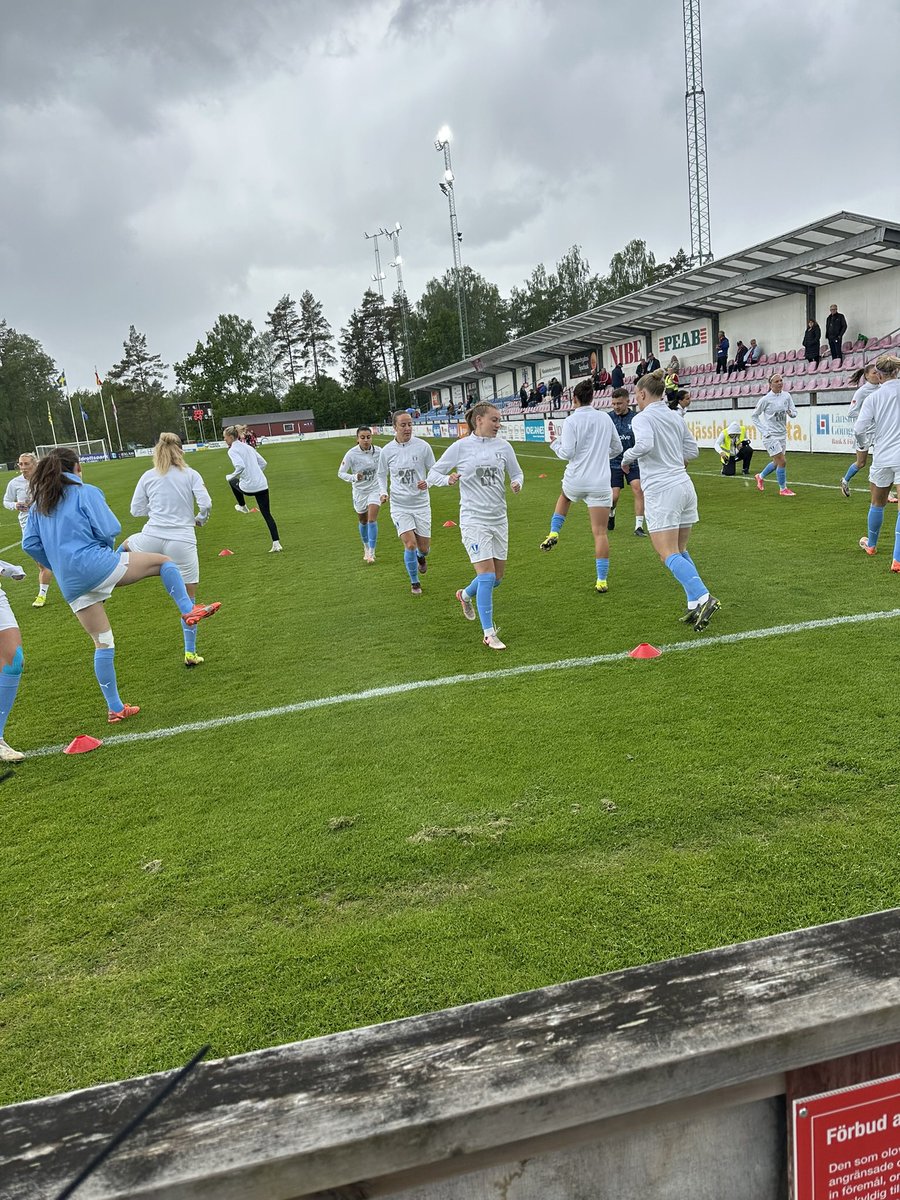 Töserna spelar idag