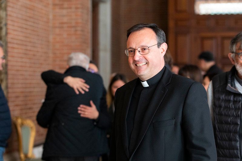 Con dolor recibimos la noticia del fallecimiento de Mons. José Antonio Álvarez, obispo auxiliar de Madrid.

Damos gracias a Dios por su vida y ministerio. Rezamos confiados por su eterno descanso y lo encomendamos a la Virgen de la Almudena.

🙏 Descanse en la paz del Señor.
