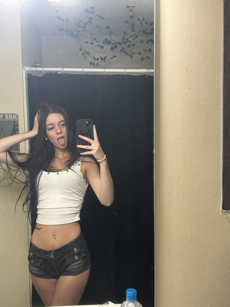 Lily🪻 tweet media