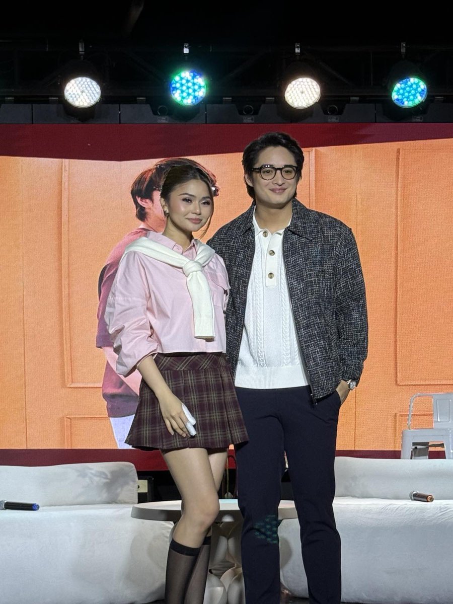 StudioVivaPH's tweet image. LOOK: Our #SaCly at the Golden Scenery of Tomorrow Media Conference ✨

Mag-uumpisa na ang 5th installment ng University Series. Gwy Saludes’ GOLDEN SCENERY OF TOMORROW, starring Bea Binene and Wilbert Ross. 

This October only on Viva One