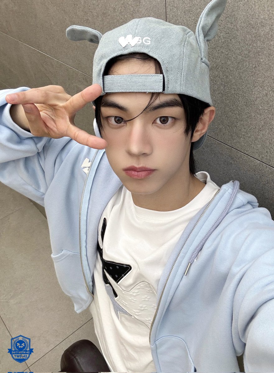 TWS_INTL's tweet photo. [42 MEMBERSHIP] 251001

[TWS:42] HAPPY BIRTHDAY 42 : OCTOBER : Selfies💙

#TWS #투어스 #247WithUs https://t.co/YG7OpJ8Z5j