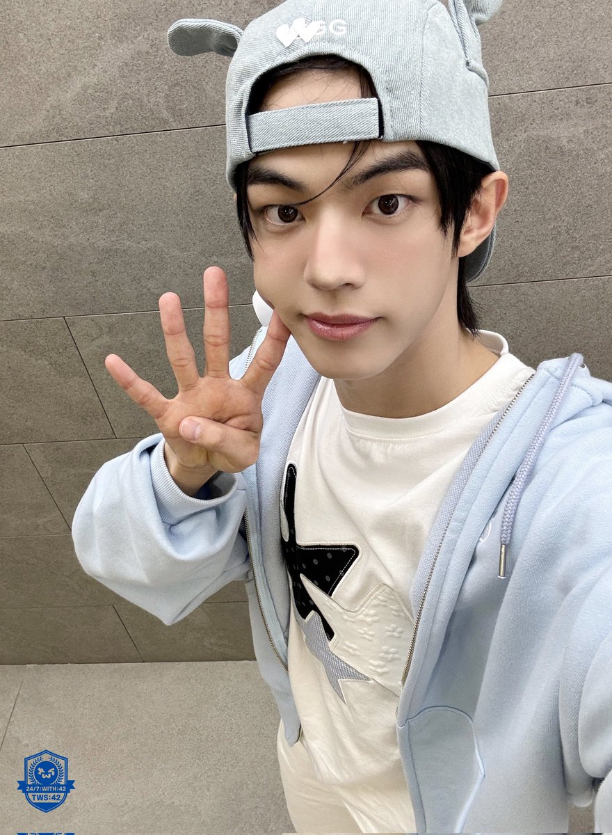 TWS_INTL's tweet photo. [42 MEMBERSHIP] 251001

[TWS:42] HAPPY BIRTHDAY 42 : OCTOBER : Selfies💙

#TWS #투어스 #247WithUs https://t.co/YG7OpJ8Z5j