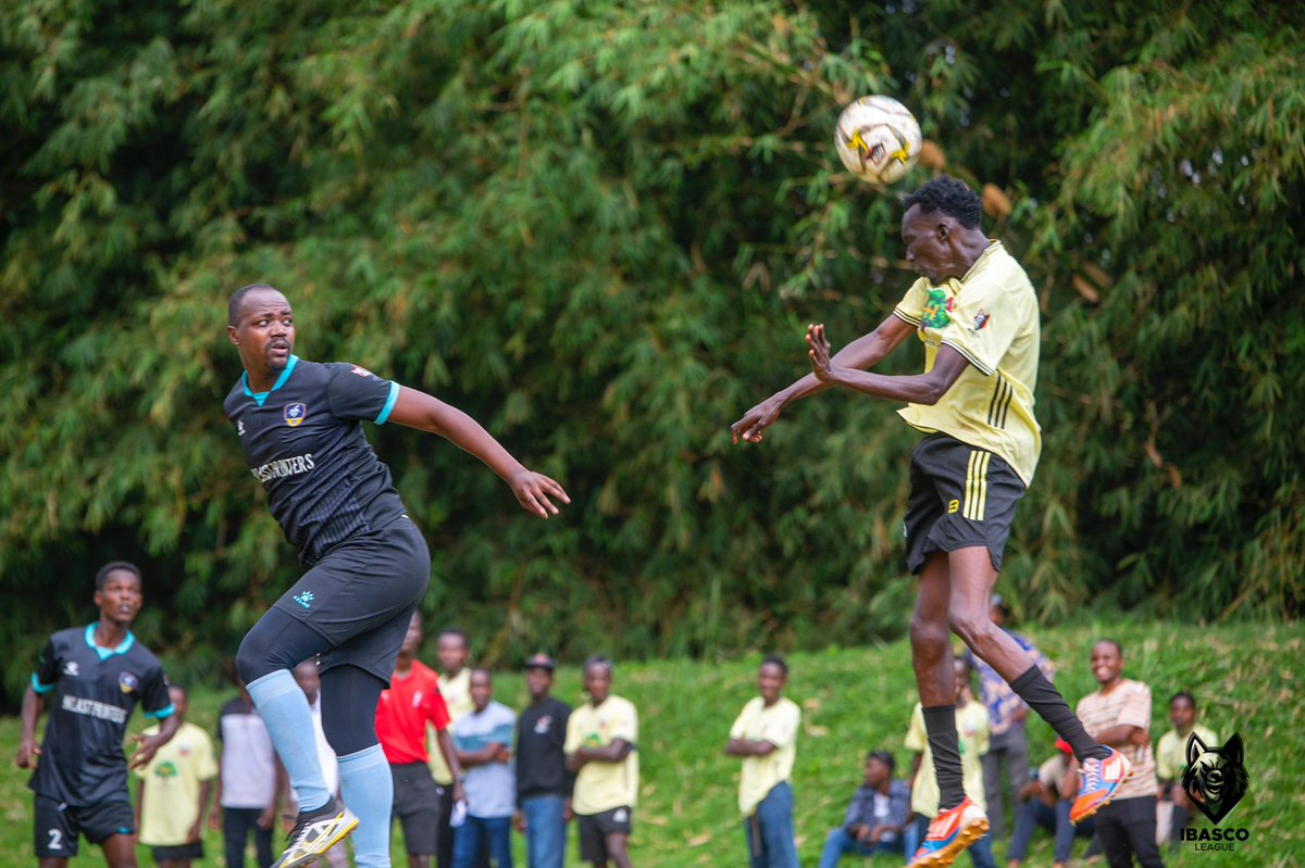IbascoLeague's tweet photo. This season is not for the faint-hearted! 😂 A newcomer already squaring up with an elder like rent is due! ⚽🔥 And if you still doubt this season is different, just check this ‘story-telling link’ 👉 
https://t.co/Vruj2T8UqK
#ibascoLeagueSn3. https://t.co/nkCBfKDGvQ