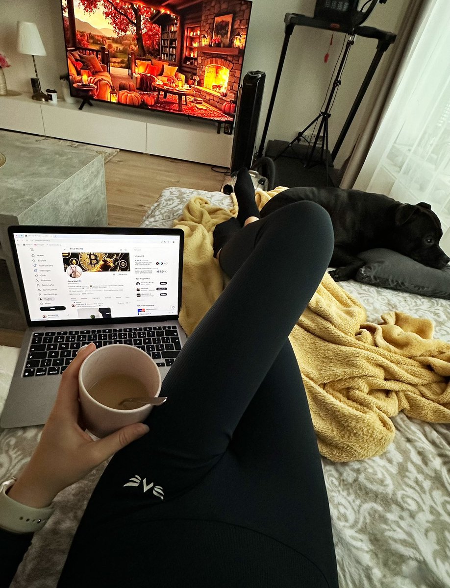 evcawolfCZ's tweet photo. GM ☕️🍂 say it back😘 https://t.co/ifLJtQN0ru