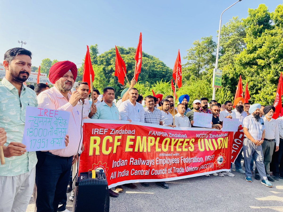 शिक्षक आ कर्मचारी देश के रीढ़ ह मलिकार, बैक डेट पर टीईटी, एनपीएस आ यूपीएस थोप के आपन जवानी आ बुढ़ापा मत बिगाड़ीं।
#NoNPS_NoUPS_OnlyOPS 
#NoTET_BeforeRTE
<a href="/narendramodi/">Narendra Modi</a> <a href="/dpradhanbjp/">Dharmendra Pradhan</a> 
<a href="/NitishKumar/">Nitish Kumar</a> <a href="/RahulGandhi/">Rahul Gandhi</a> <a href="/ravish_journo/">ravish kumar</a> <a href="/ajitanjum/">Ajit Anjum</a> <a href="/vijaykbandhu/">Vijay Kumar Bandhu</a> <a href="/Sthitaprajna_G/">sthita prajna</a> 
<a href="/varunpandey80/">वरुण पाण्डेय,प्रदेश अध्यक्ष,NMOPS, बिहार</a>