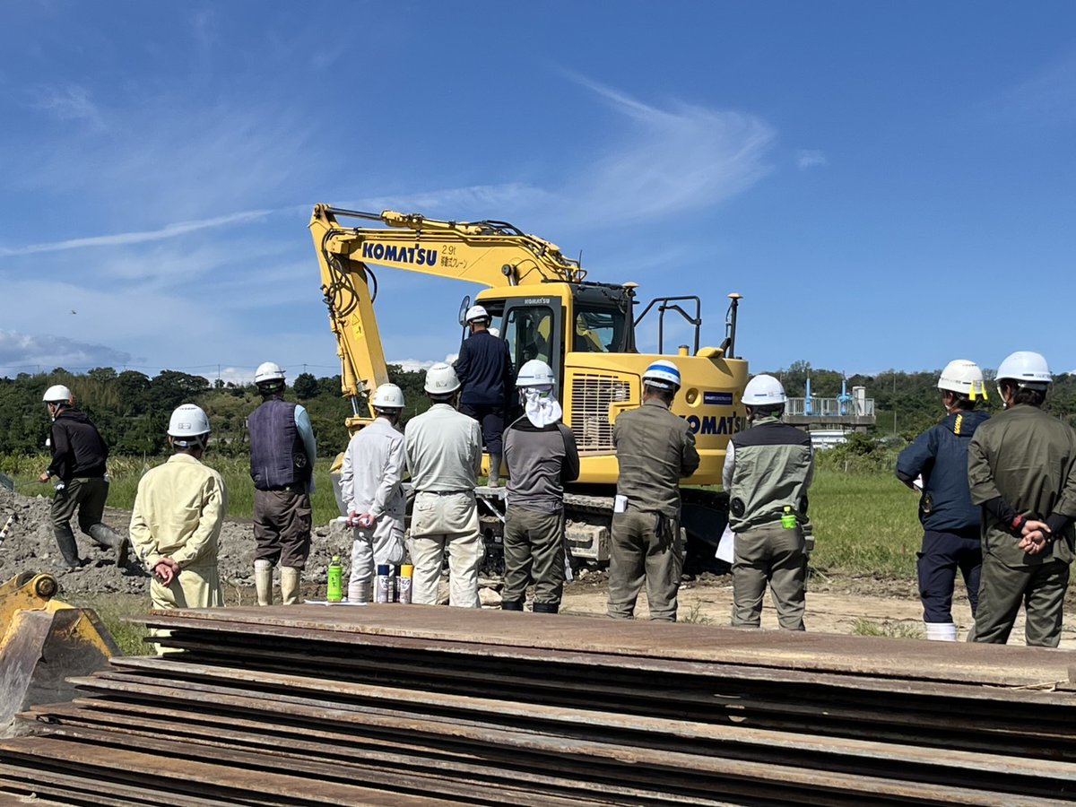 arufa_dobojo's tweet photo. 昨日、新４１６号線の現場にてICT説明会を
開催しました！
多くの方に参加していただきました。
参加者の中には私と同じドボジョの皆様も
いらっしゃいました👷
９月とは思えない暑さの中でしたが💦
皆様ありがとうございました。

♯ドボジョ　♯ICT　♯路床改良　♯福井県　♯建設業 https://t.co/rricDI45LZ