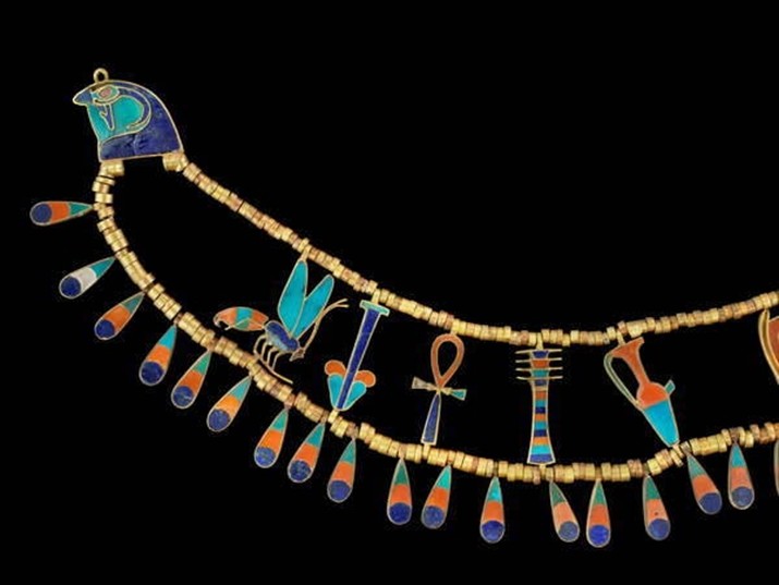 Beautifully restrained necklace worn by the Egyptian Princess Khenmet at least 3,900 years ago, with falcon’s head clasp and protective gold amulets inlaid with semiprecious stones, such as carnelian, turquoise &amp; lapis lazuli (ca 1932-1898 BC) egypt-museum.com/necklace-of-pr…