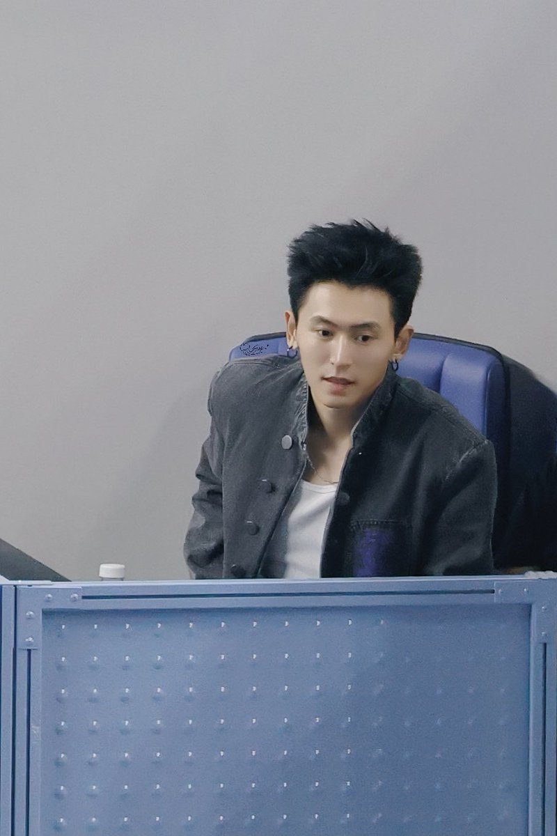 ehsally1's tweet image. 250930 网瘾少女

#ZhangZhehan #ZhangZhehan张哲瀚 #张哲瀚 #張哲瀚 #ZZH
#チャンジャーハン #장철한 #จางเจ๋อฮั่น #PrimordialTheatre #ZhangZheHanBangkokConcert
#张哲瀚泰国演唱会
#洪荒剧场 #TheRealZhangZhehan
#zhangsanjian
#张三坚