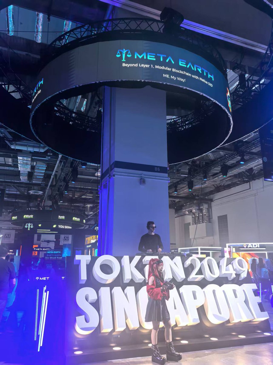 LOOPSPACE_INTL's tweet image. 🔥 Live from #Token2049 in Singapore!
Crowds are buzzing — the global crypto spotlight is here 🚀

💡 Hot topics unfolding, energy at its peak!
📺 Can’t make it on-site? No worries — join the livestream 👇
🔗 loopspace.xyz/s/2TrZS9EXvX

#LOOPSpace #LOOPLive #Token2049