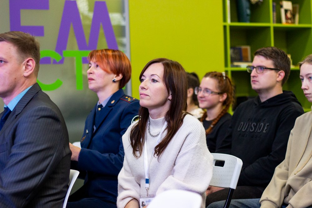 MidSmol's tweet photo. On September 30,2025, the Pushkinsky Youth Center hosted the event as part of the All-Russian campaign «Спасибо, что #МЫВМЕСТЕ», dedicated to the Day of Reunification of the Donetsk and Lugansk People's Republics, Zaporizhia and Kherson regions with the Russian Federation. https://t.co/4hJN3ms0aY