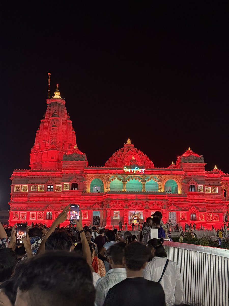 Prem mandir in Vrindavan is the most beautiful temple I’ve seen.

Too sad it doesnt get enough visibility it deserves.

Every carving on the marble walls are hand made, looks immaculate.

Have you visited?
