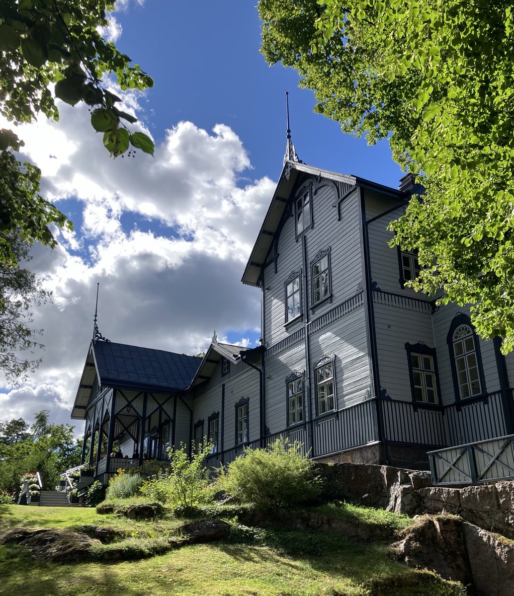 Uutta rakentamassa, vanhaa kunnostamassa.  #Kymin100 säätiö on ollut mukana #UPM Verlan patruunan pytingin peruskorjauksessa ja ulkoilmanäyttämö #JaalaAreenan rakentamisessa. Huippuhienoja molemmat! #säätiötekoja