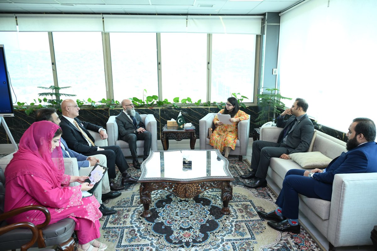 MoitOfficial's tweet image. Today, Federal Minister Ms Shaza Khawaja @ShazaFK met Shukri Eid - @IBM GM, Gulf Levant Pakistan. Both parties discussed collaboration opportunities for advancing tech in the country. 

#ibm #moitt #techpakistan