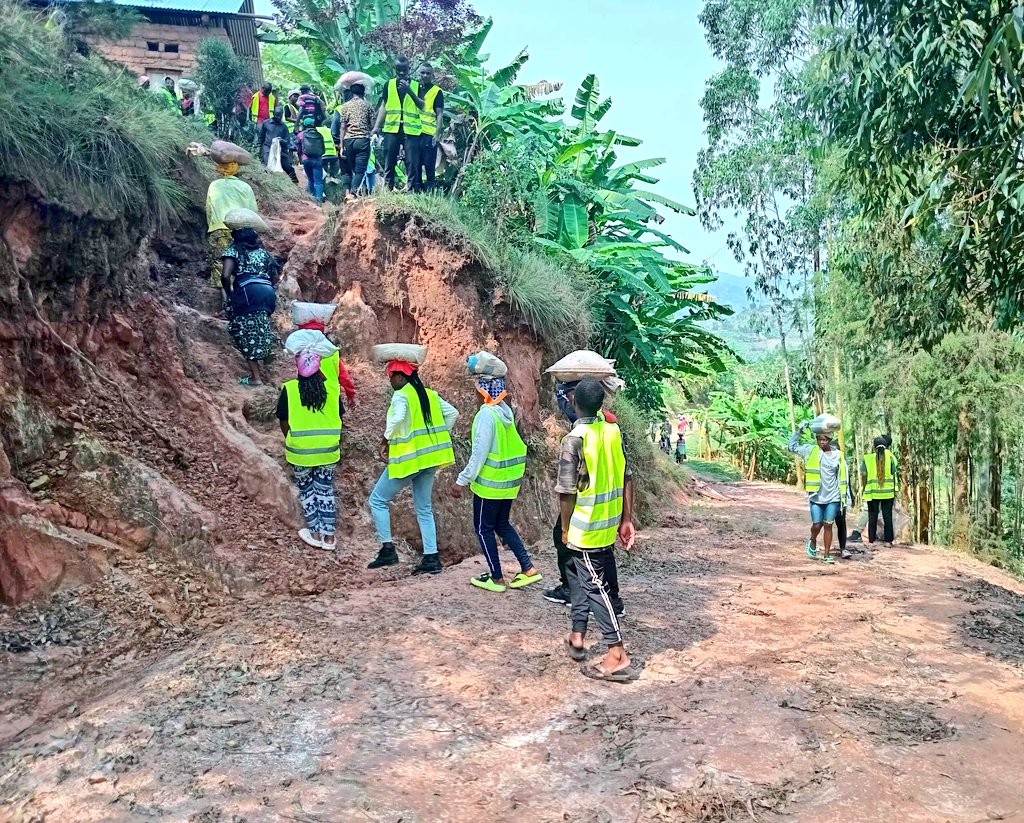 Muri aka kanya Urubyiruko rw'abakorerabushake <a href="/RYVCPGakenke/">RYVCP GAKENKE</a> kubufatanye n'izindi nzego barimo:
🏔Gutwara umusenyi
🏔Gukurungira inzu <a href="/KubanaRichard/">Kubana Richard</a> <a href="/gahundemaurice/">Maurice Mugabowagahunde</a> <a href="/jnabdallah/">UTUMATWISHIMA</a> <a href="/RwandaYouthVol1/">Rwanda Youth Volunteers</a> <a href="/RwandaYouthArts/">Ministry of Youth and Arts | Rwanda</a> <a href="/GakenkeDistrict/">Gakenke District</a> <a href="/NgaboBrave/">Ngabo Brave Olivier, DMS</a> <a href="/Rwandapolice/">Rwanda National Police</a> <a href="/UWITONZEPatric7/">UWITONZE Patricie</a>