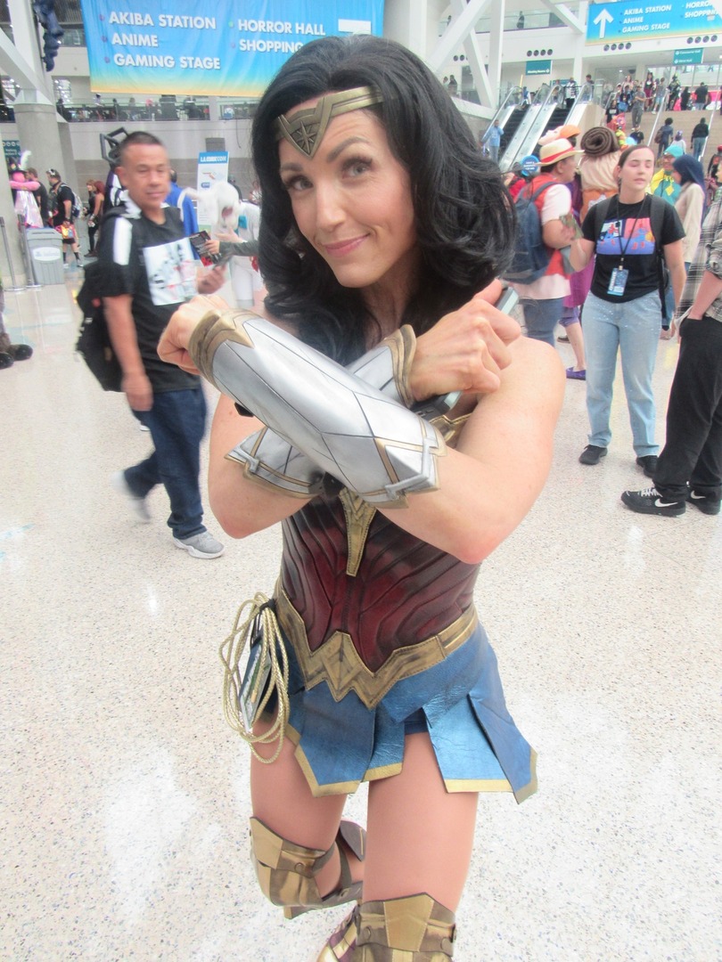 Some more new friends from #LACC Day 2! #Cosplay #Cosplayer Photos by <a href="/smutwithplot/">🐲 Blake the Drake</a> 

Got any cool pics to share?! Let us know! instagr.am/p/DPQiLtcFRaw/