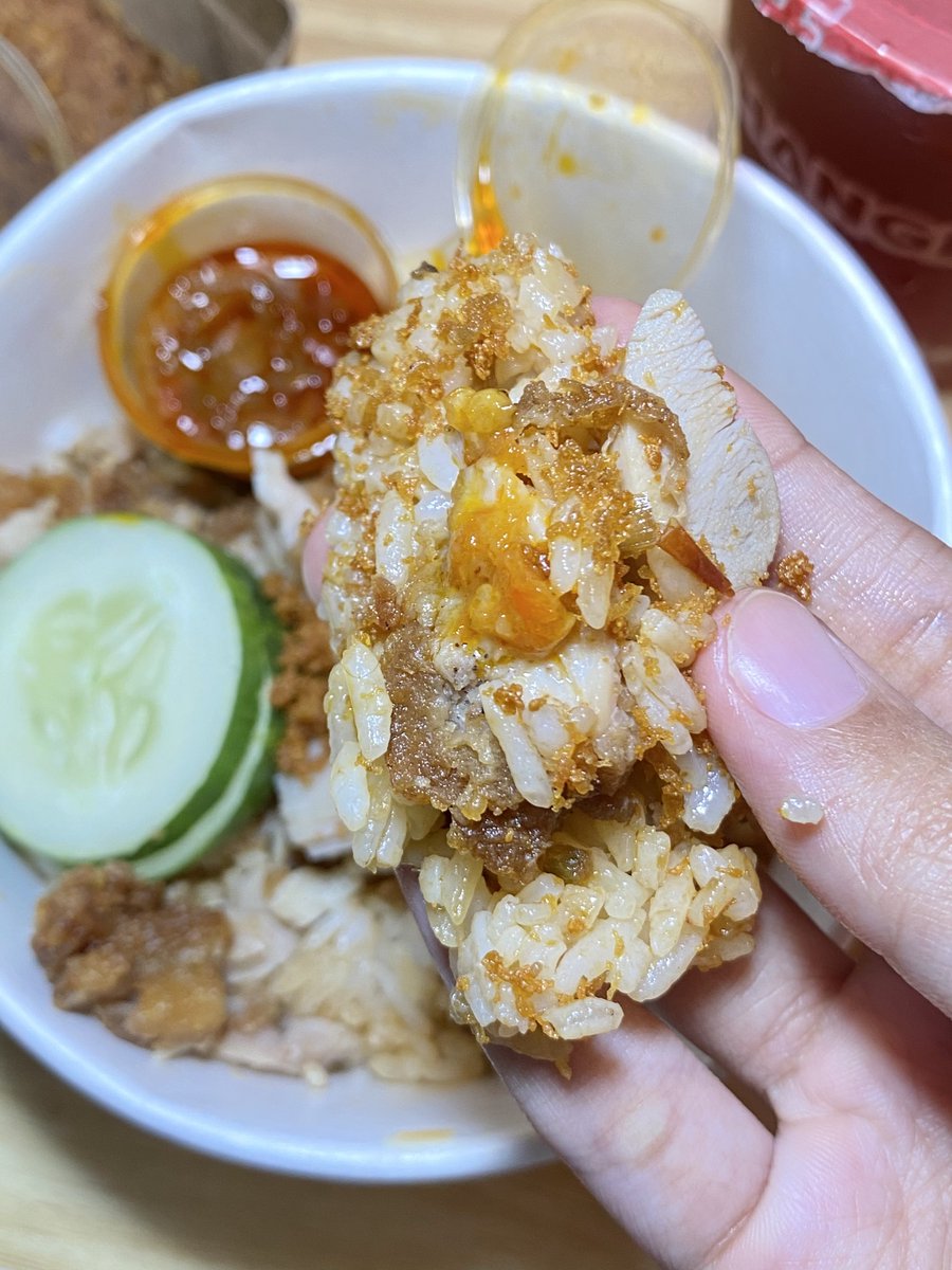 emang Ayam Koplo by Hangry nih rasanya bikin lidah bergoyang💃🏻💃🏻

udah ayamnya gurihh + kremesan sama sambelnya tuh yah JUARA PEDESNYA🔥 jadi bikin rasanya lebih umami nikmat banget makannya🤤