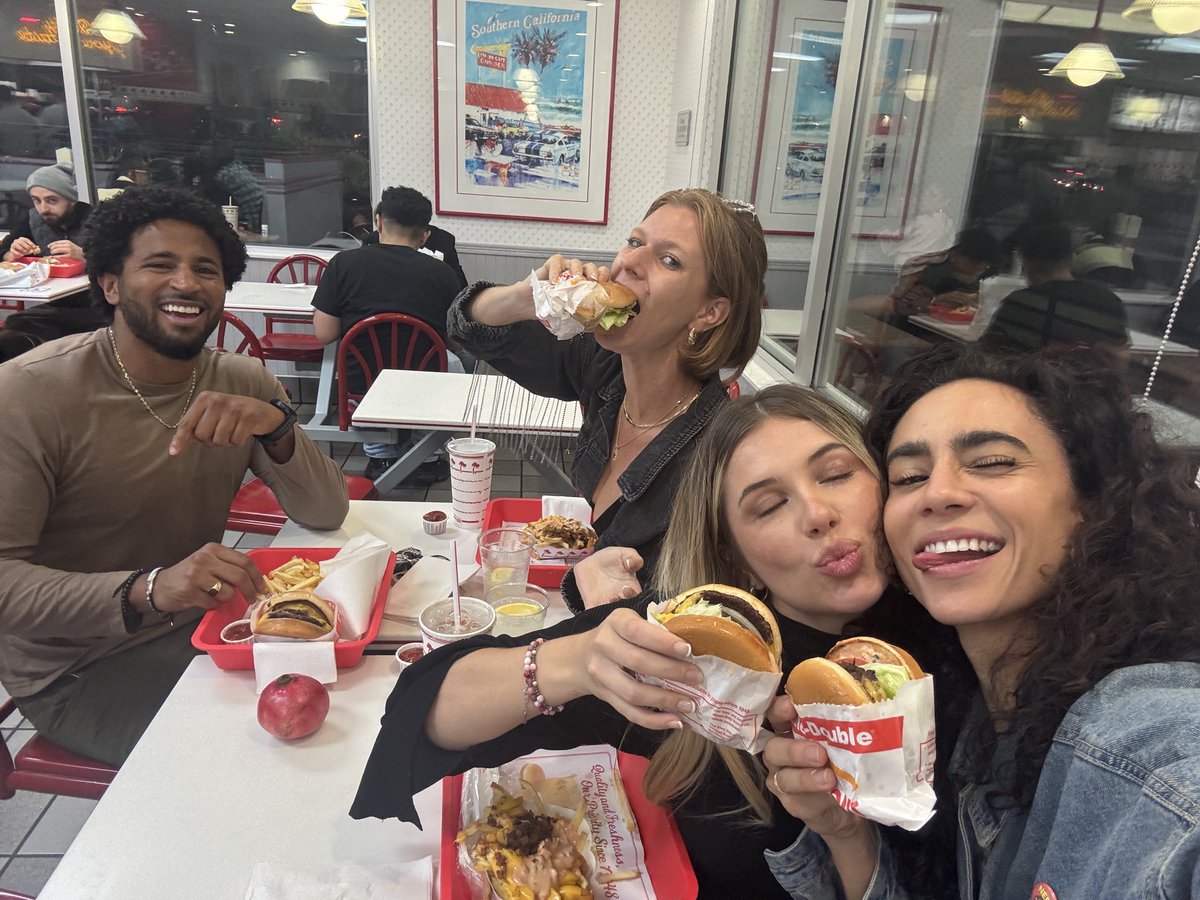 1st order of business 🍔 😜 <a href="/kylandyoung/">Kyland Young</a> <a href="/leahpetersss/">leah</a> <a href="/lisa_weintraub_/">Lisa Weintraub</a>