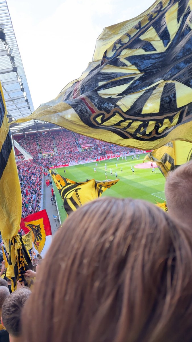 Am Samstag endlich wieder in die Stadionsaison gestartet. Heute Abend gehts weiter mit Bilbao (H) 🖤💛
