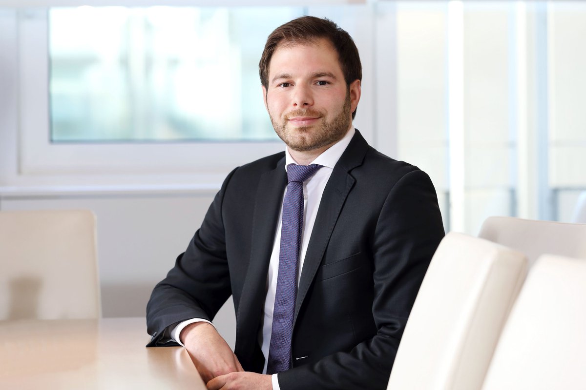 juliusbaer's tweet image. Markets rallying, #gold soaring, #healthcare jumping, and China enters #GoldenWeek. Dario Messi, Head of Fixed Income Research, shares insights on the US #shutdown. Listen in to today's Moving Markets podcast.

Tune in here:  
➡️ Apple Podcasts: ow.ly/s5NP50WXlTi 
➡️