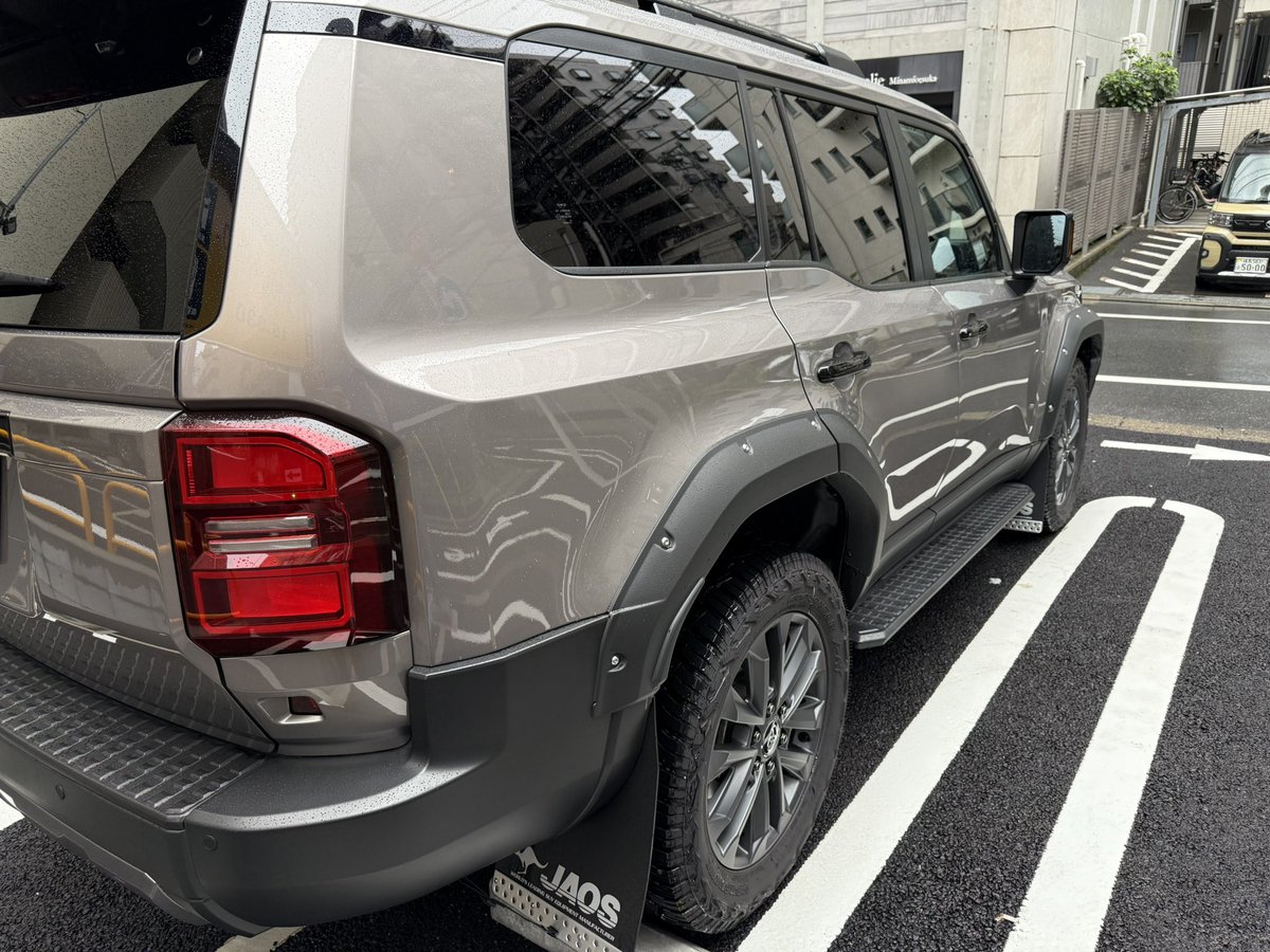 もちろん洗車は快晴よりも曇天もしくは雨の方がメリットあるのは知ってます！

ただぁ〜！！

◯万円の洗車後の雨は辛すぎる…

#ランクル250 #洗車 #jaos仕様