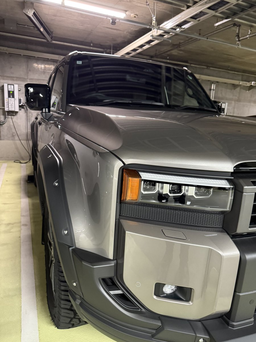 Kojima_HC's tweet photo. もちろん洗車は快晴よりも曇天もしくは雨の方がメリットあるのは知ってます！

ただぁ〜！！

◯万円の洗車後の雨は辛すぎる…

#ランクル250 #洗車 #jaos仕様 https://t.co/0aCZSiQIFq