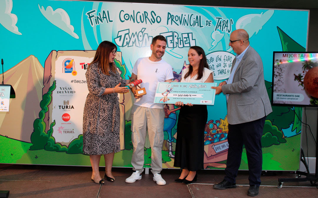 ‘Un nuevo amanecer’ del restaurante OAK de Valderrobres, Mejor Tapa Jamón de #Teruel 2025.
<a href="/JamondeTeruelDO/">Jamón de Teruel D.O.P. - Cerdo de Teruel I.G.P.</a> share.google/Wy3QceCGHJ7VQ7…