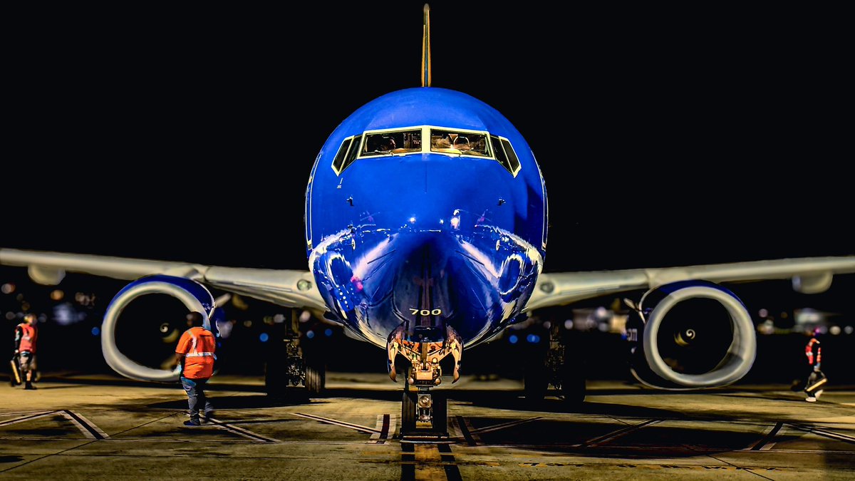 MikePeralta8's tweet image. Last arrival of the night. SJC.
Each gate crew member has a unique role and responsibility throughout an aircraft turn. We work efficiently and safely to provide the best customer experience in the industry. @SouthwestAir 

#SWApic
#FlySJC
#California 
#bayarea
#photography
#art