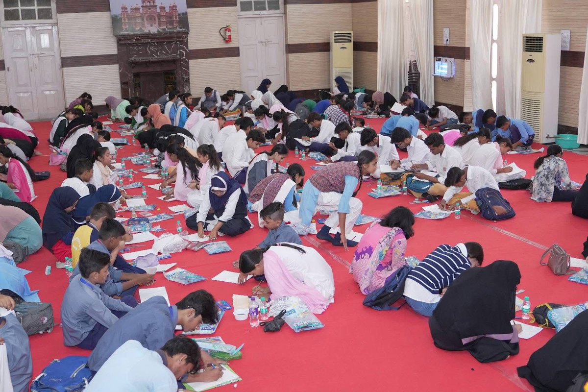 Snapshots from the Painting Competition organized at Rampur Raza Library as part of #ViksitBharatKeRang, Kala ke Sang #SewaParv Artist Camp. ( 1/2 ) 

#CultureUnitesAll