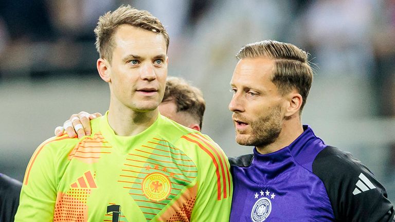 iMiaSanMia's tweet image. Oliver Baumann says Manuel Neuer is still a top 3 goalkeeper in the world: "He might have some competition with one or two other goalkeepers, like Thibaut Courtois, for example. But he definitely sets the standard; Manuel is one of the top three goalkeepers in the world. We have…