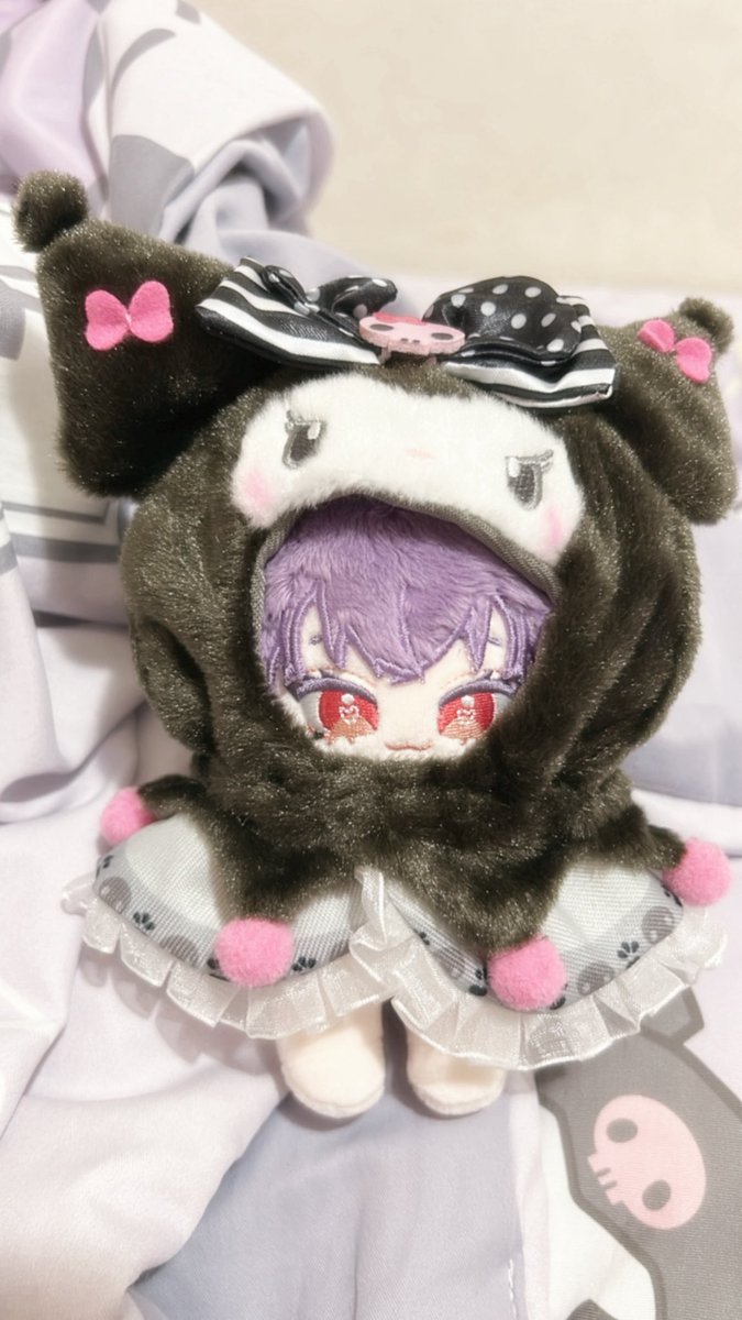 推特，我回來了🖤💜🍒
這是一隻穿著酷洛米衣服的我本人
超絕可愛💗
是我們繪師媽咪送我的生日禮物！