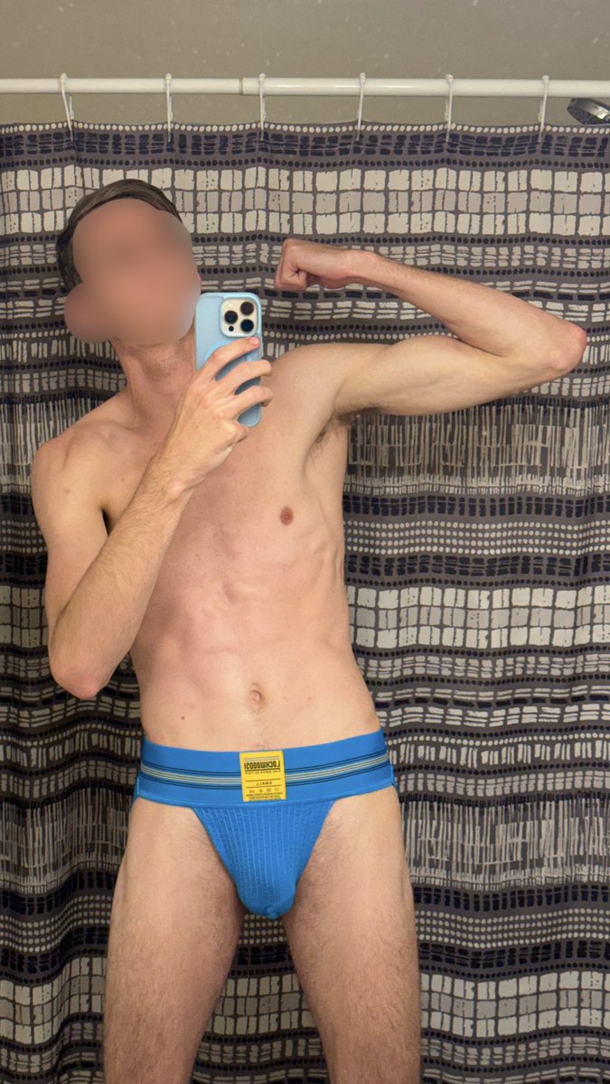 Happy Jocktober 💪
Wonder how many locked boys are gonna be sniffing at my bone this month 😏

#betapup #jocktober #owned