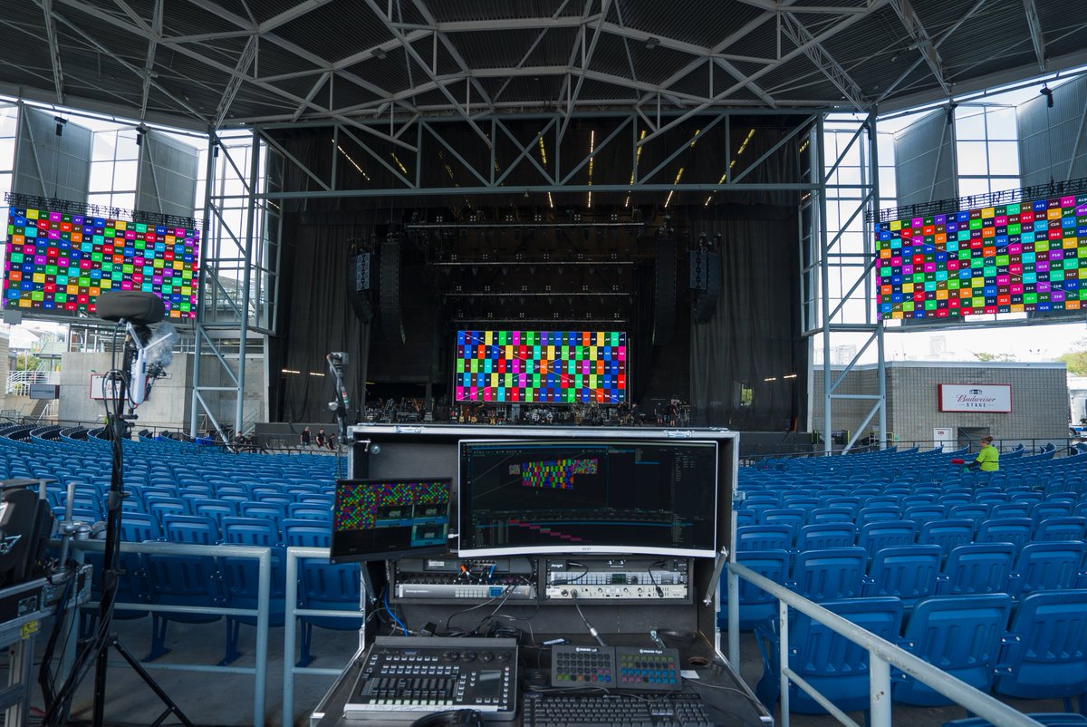 Modulo_Pi's tweet image. {#SHOWCASE} 🔗bit.ly/MPi-TheWho | Our #ModuloKinetic media server powers The Who’s farewell tour🎸 
Monochrome Project relies on #ModuloKinetic for seamless media playback, precise warping, and real-time processing → 🔗 
.
 #AVtweeps #ProAV #Touring
