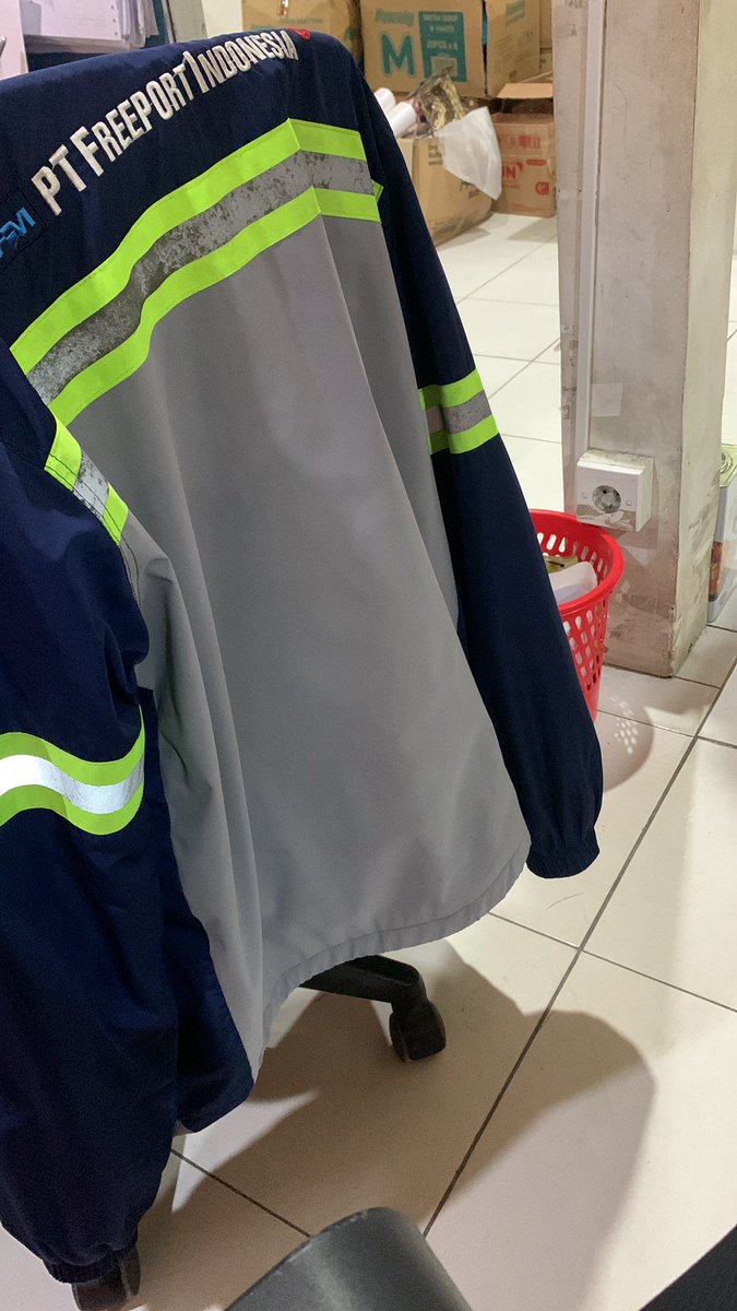 backofburner's tweet photo. Hari pertama, di suruh duduk di belakang spv😭 https://t.co/4EGdfHDYun