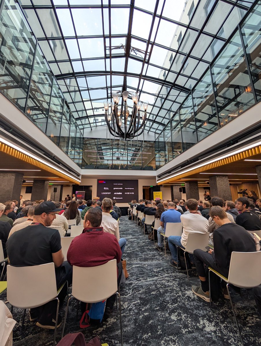 ChrastinaOndrej's tweet image. Fabulous venue in Hotel Passage - finaly a conference in my hood 💪
Let's get the #FrontKon by @Frontendisti started!
@ckeditor DevRel in da house 🏠