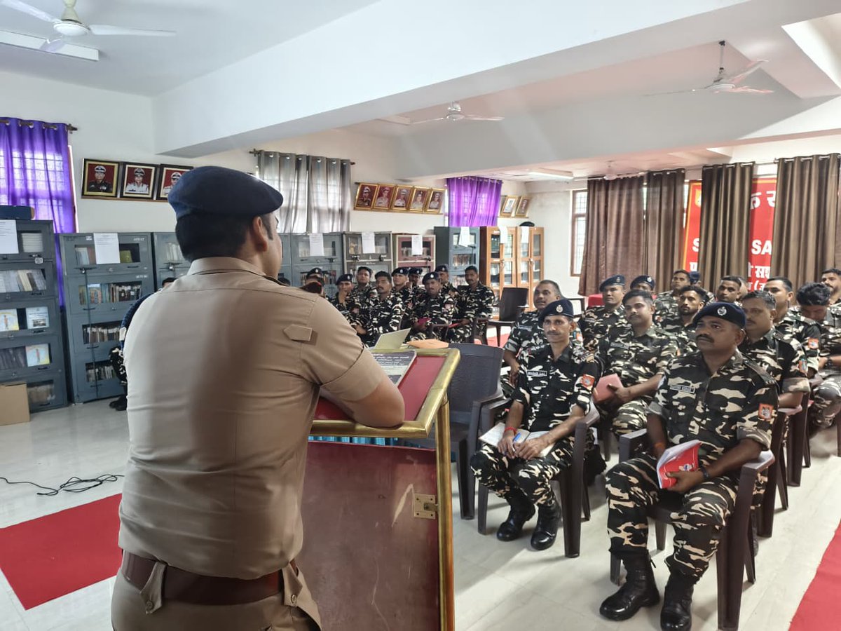 दिनांक 30/09/2025 को चंपावत पुलिस ने 5th बटालियन SSB चम्पावत में जनजागरूकता कार्यक्रम का आयोजन किया ।  जनजागरूकता कार्यक्रम के दौरान  साइबर अपराधों के संबंध में जानकारी देकर सतर्क रहने तथा साइबर अपराधों से बचाव के तरीकों (Do's And Don'ts ) की जानकारी देकर जागरूक किया गया ।