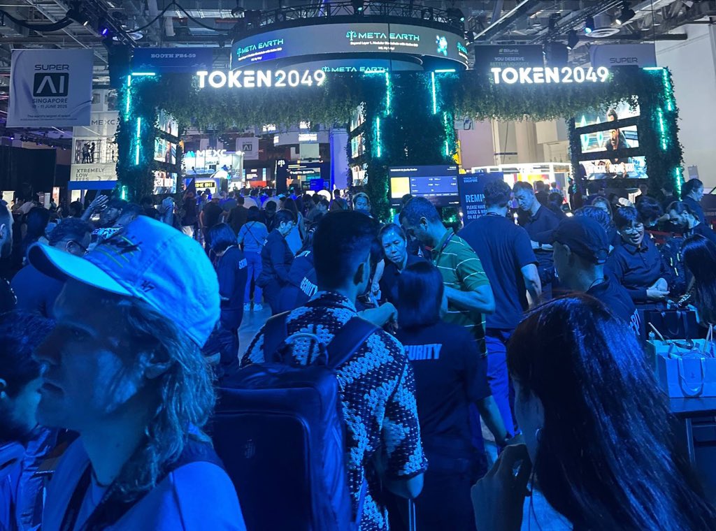 Team Cabbage has landed in Singapore for #TOKEN2049 

We’re on the main floor, come say hi 👋