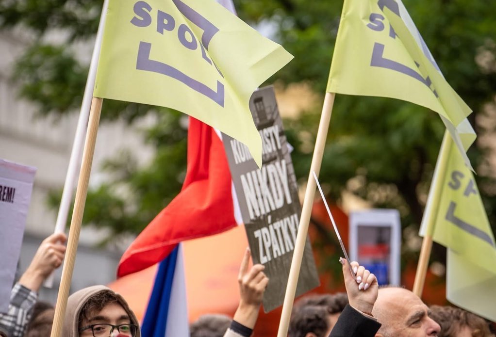 Lidé kolem nás – ti, kteří nás podporují v každé chvíli – jsou to nejdůležitější, co máme. A právě jim patří obrovské díky. 🙏💚

Včera na Moravském náměstí v Brně jsme spolu ukázali sílu! 🇨🇿
 
Prosím přijďte 3. a 4. října k volbám. Braňme svobodu a prosperitu. Braňme Česko.