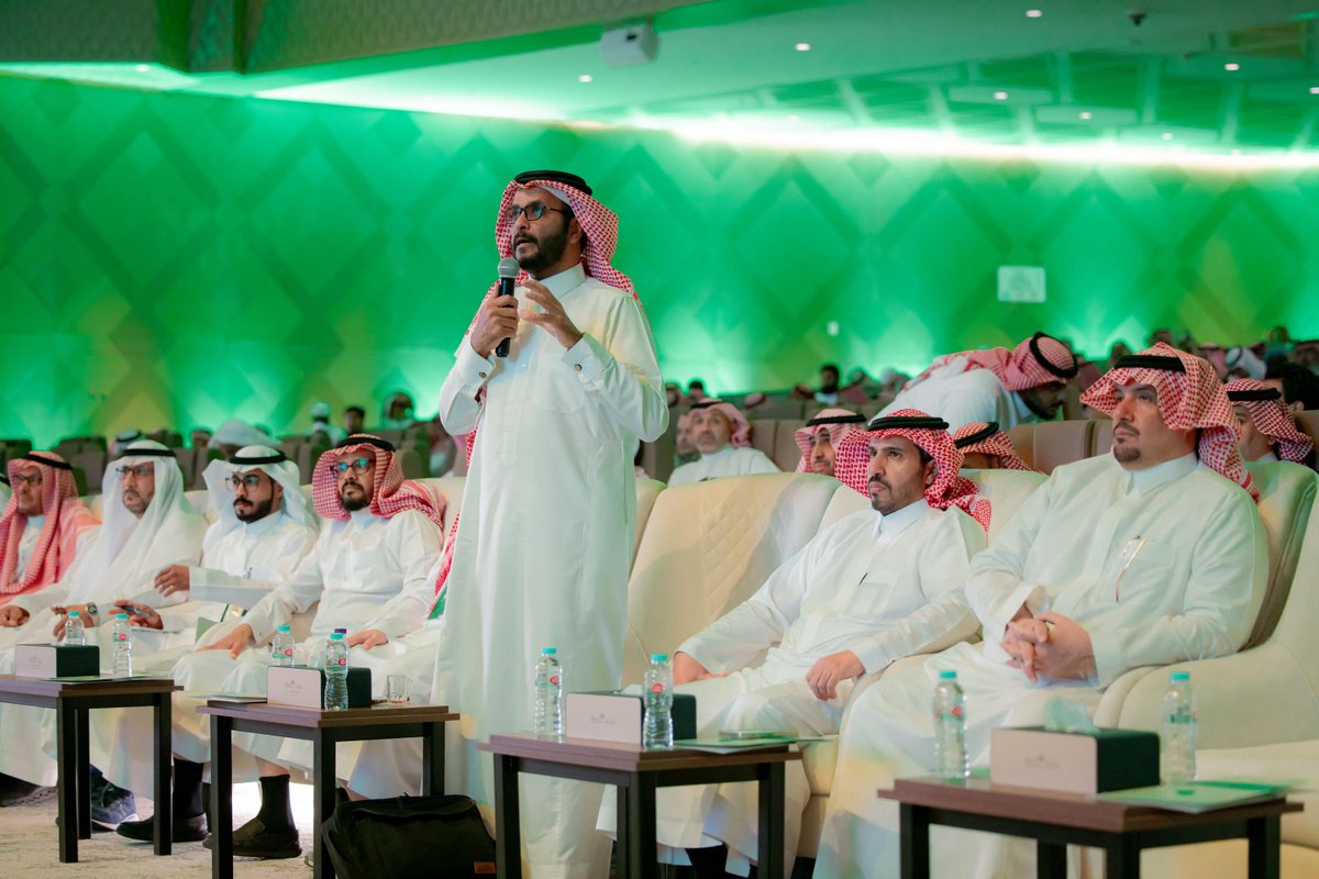 صور |

جانب من الجلسة الأولى من «المؤتمر الجغرافي للبيئة والمحميات السعودية» بـ #جامعة_القصيم.