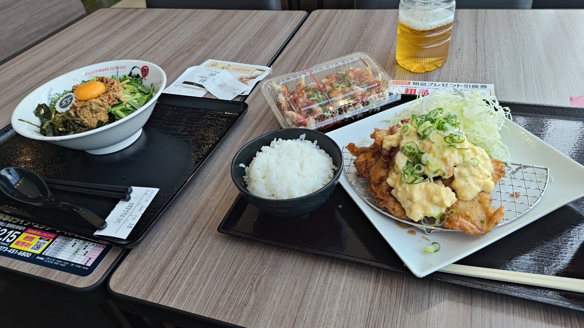 (´・ω・｀)友人に無茶振りされたのでフードコートでフードファイトしました。一人で全部食べてやったぜ……ハイカロリー過ぎてやばし