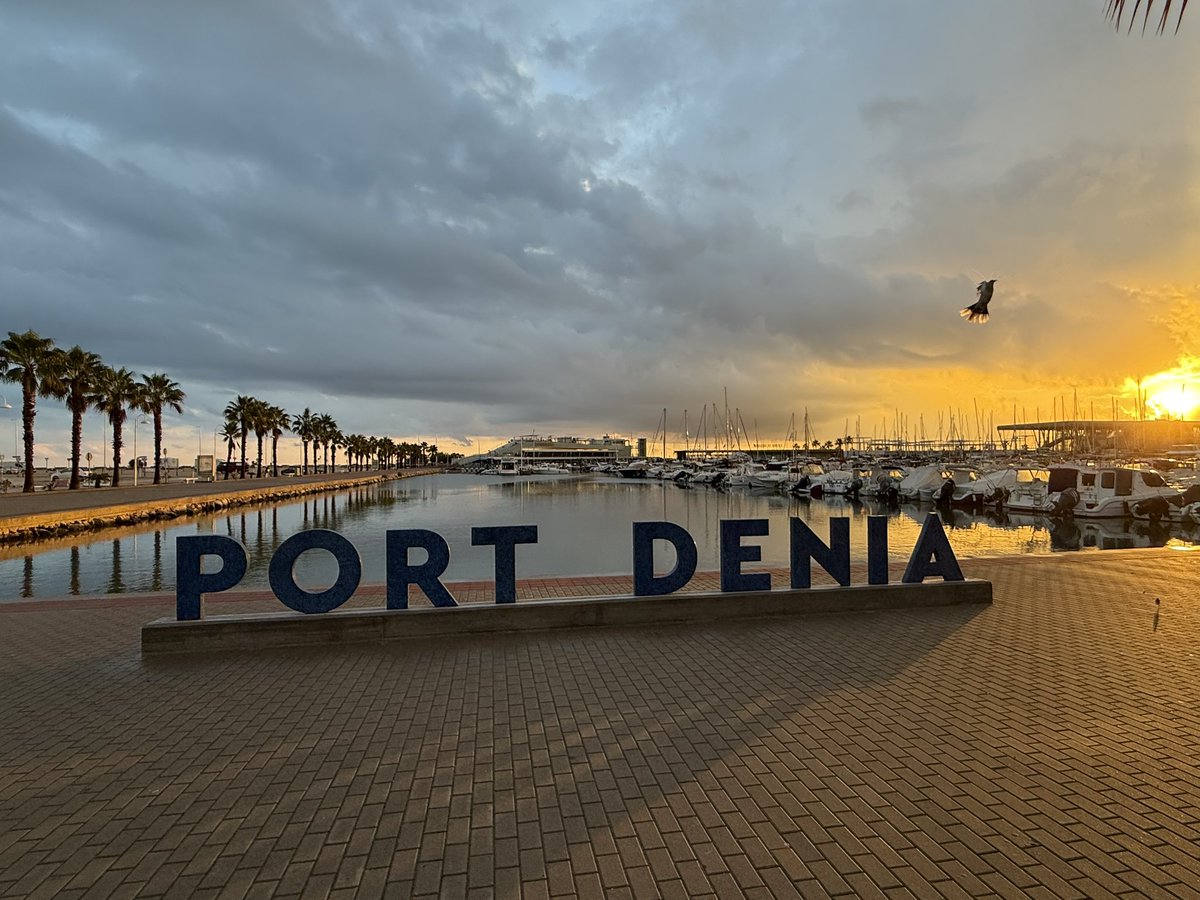 Miércoles al amanecer #Denia @<a href="/MeteoredES/">Meteored | tiempo.com</a> <a href="/Valencia_WX/">ValènciaWeather⚡️</a> <a href="/AEMET_CValencia/">AEMET Comunitat Valenciana</a> <a href="/MeteoSE/">AMETSE</a> <a href="/MeteoredES/">Meteored | tiempo.com</a> <a href="/apuntoratge/">À Punt Oratge</a> <a href="/oratgenet/">Oratgenet Jordi Payà</a> <a href="/ElTiempoA3/">El Tiempo de Antena 3</a> <a href="/1967fct/">EL CLIMA EN TIEMPO REAL</a> <a href="/Meteoralia/">El Tiempo</a> <a href="/meteo_weather01/">🌪Meteo_weather</a> <a href="/ElTiempo_tve/">El Tiempo en TVE</a> <a href="/eltempsdeDenia/">El Temps de Dénia</a>