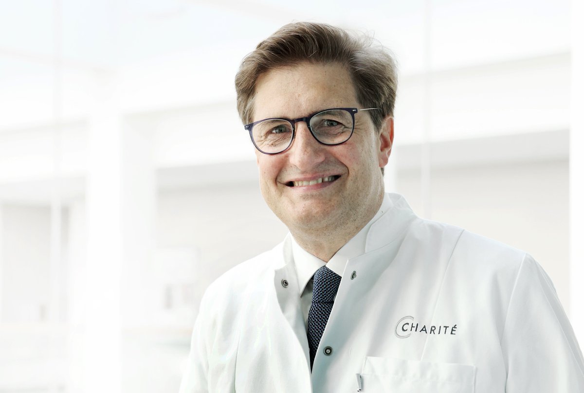ChariteBerlin's tweet photo. Prof. Jens Vogel-Claussen übernimmt die Professur für #Radiologie &amp; leitet die gleichnamige Klinik der #CharitéBerlin. Fokus: Früherkennung, schonende Bildgebung &amp; interdisziplinäre Zusammenarbeit für Patient:innen. Unterstützt durch @stiftungcharite. 🫰 https://t.co/9AQrizbkju https://t.co/jERWt17Nvu