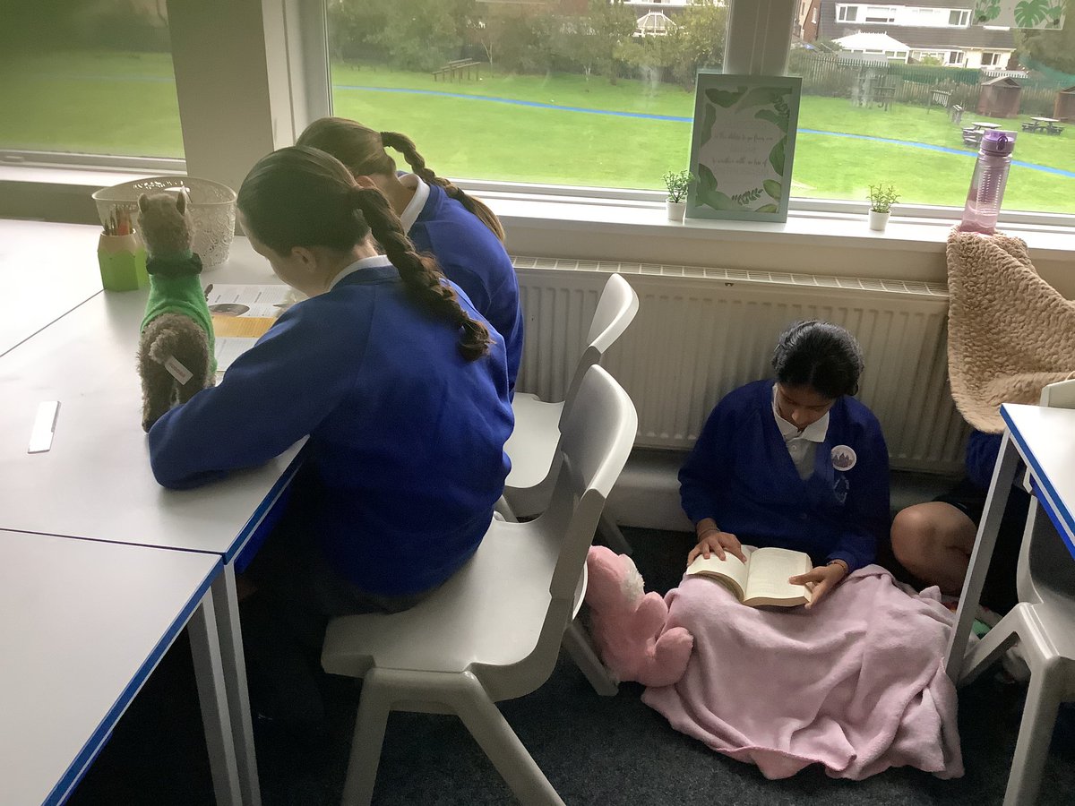ReinwoodJuniors's tweet image. #RJS6G have had a lovely start to the morning by dropping everything and reading 📚 #RJSReading #RJSDEAR