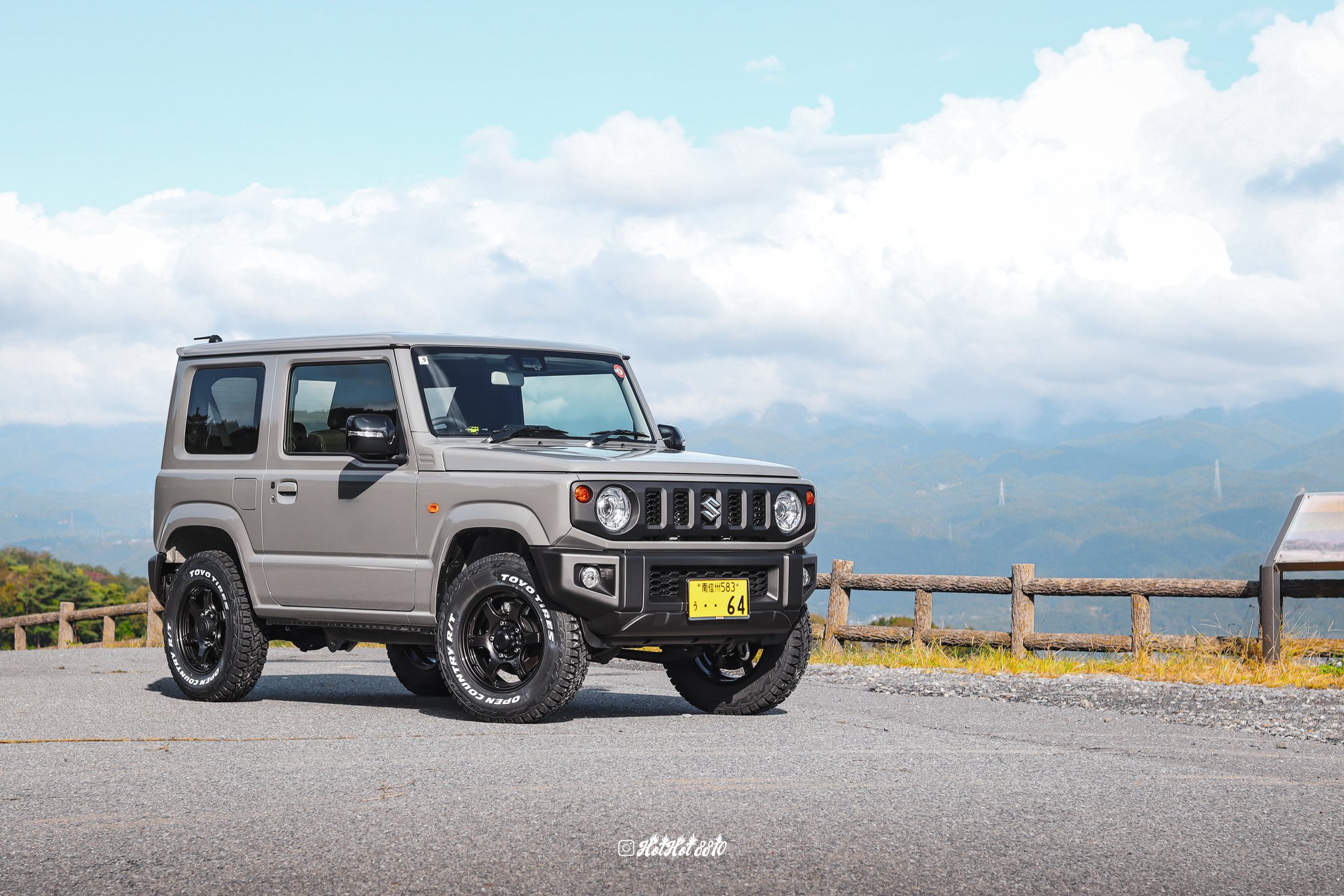 ムニィ 逆輸入のジムニー5ドアにピュアスピリッツ「オークス」を装着