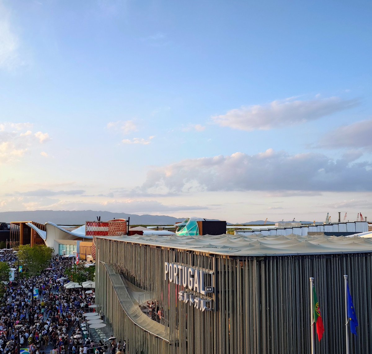 .* ⚘

海からのメッセージが
心に響いた
ポルトガルパビリオン🇵🇹
屋根が
さざ波のように
なっています

 #大阪・関西万博
 #EXPO2025