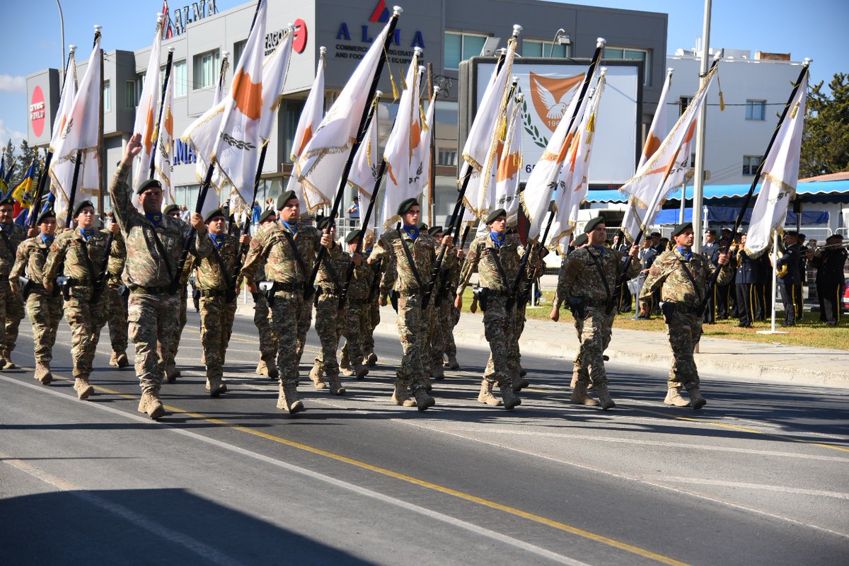 DefenceCyprus's tweet photo. Διεξήχθ�� με απόλυτη επιτυχία, η στρατιωτική παρέλαση για τον εορτασμό της 65ης επετείου ανακήρυξης της ανεξαρτησίας της Κυπριακής Δημοκρατίας.

Τον χαιρετισμό της παρέλασης, δέχθηκε η Α.Ε ο Πρόεδρος της Κυπριακής Δημοκρατίας Νίκος Χριστοδουλίδης, πλαισιωμένος από τον Υπουργό Άμυνας Βασίλη Πάλμα, τον Υφυπουργό Εθνικής Άμυνας Θανάση Δαβάκη και τον Αρχηγό της Εθνικής Φρουράς Αντιστράτηγο Γεώργιο Τσιτσικώστα.

📝https://t.co/J11kHlJHWq
