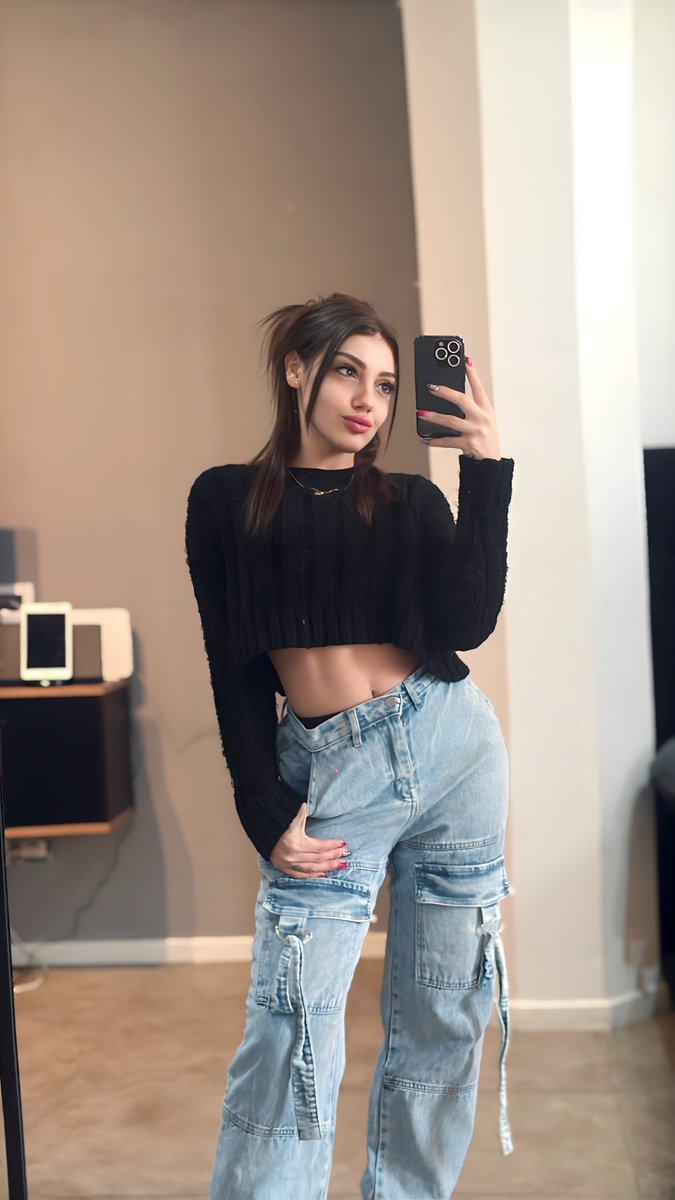 Hailey 💛 tweet media