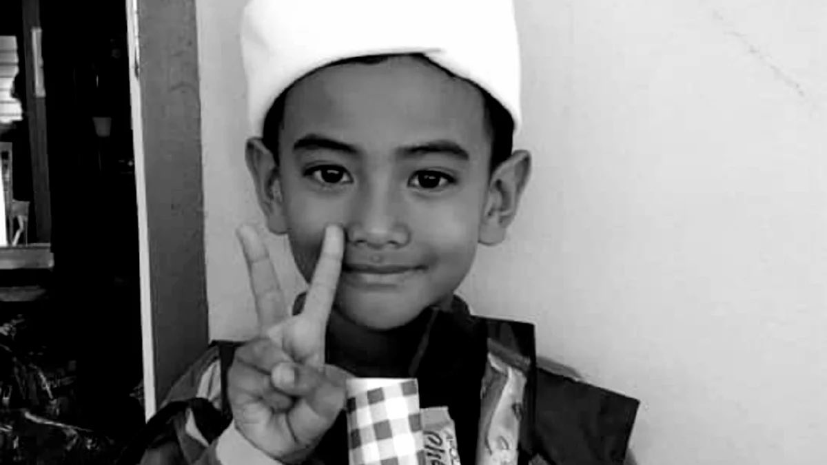 redzuanNewsMPB's tweet photo. Kanak-kanak yang cedera parah dipukul dengan tukul oleh bapa saudara, Muhammad Ammar 7 tahun, meninggal dunia di Hospital Pakar Universiti Sains Malaysia (HPUSM) Kubang Kerian 3.02 petang ini selepas seminggu bertarung nyawa. https://t.co/t3XotYHPWj